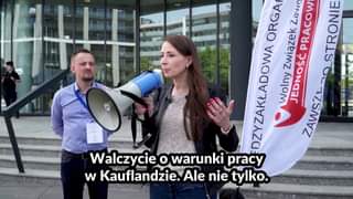 Trwa protest pracowników sieci handlowej Kaufland we Wrocławiu. Domagają się od