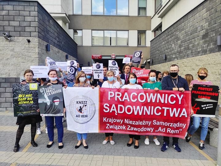 Tak wyglądają obecne protesty pracowników sądów i prokuratur w całej Polsce. Pra